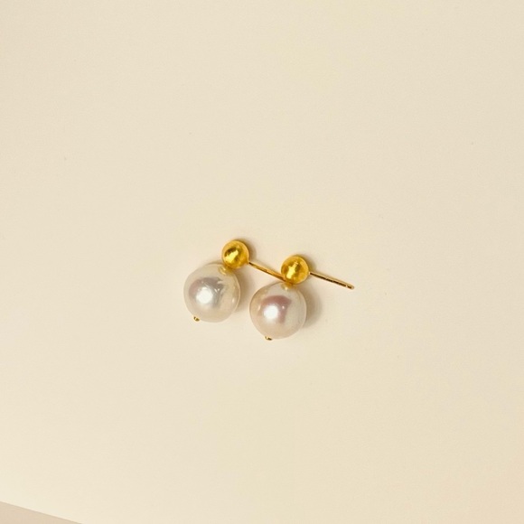 STUNNING freshwater pearl studs, solid 18k gold plated 925 sterling silver - Picture 3 of 5